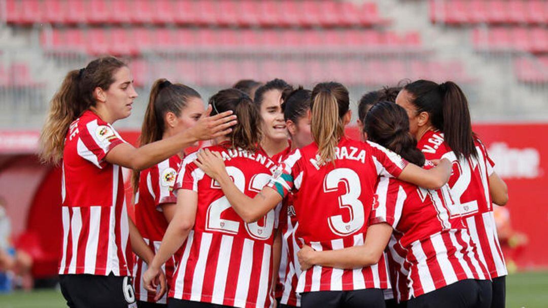 Las jugadoras del Athletic celebran un gol del Athletic