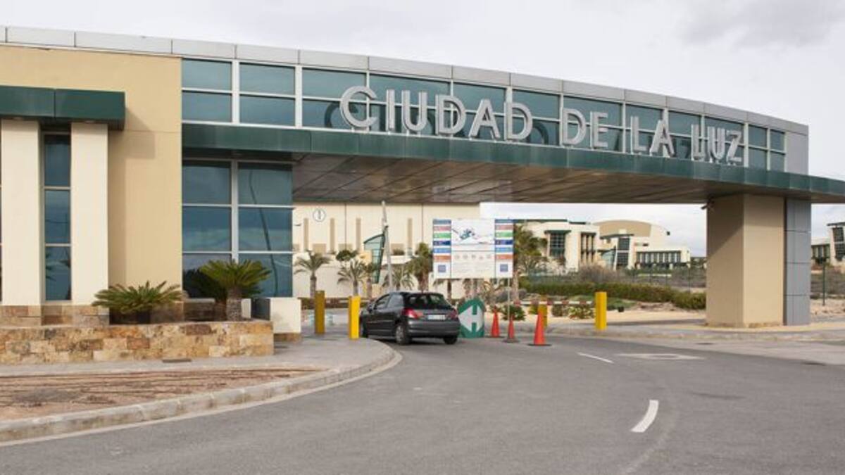 La Generalitat se plantea paralizar el proceso de venta de Ciudad de La luz