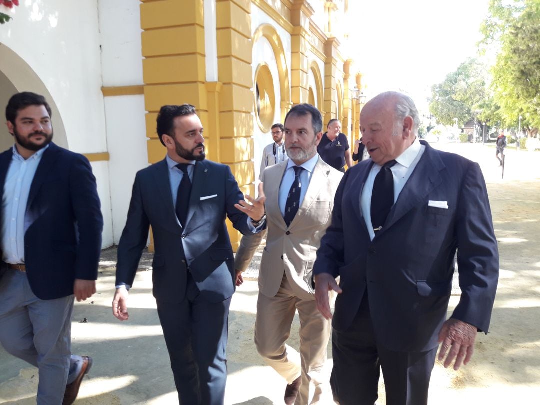 Manuel Cardenete, Jorge Ramos y Álvaro Domecq en la Real Escuela