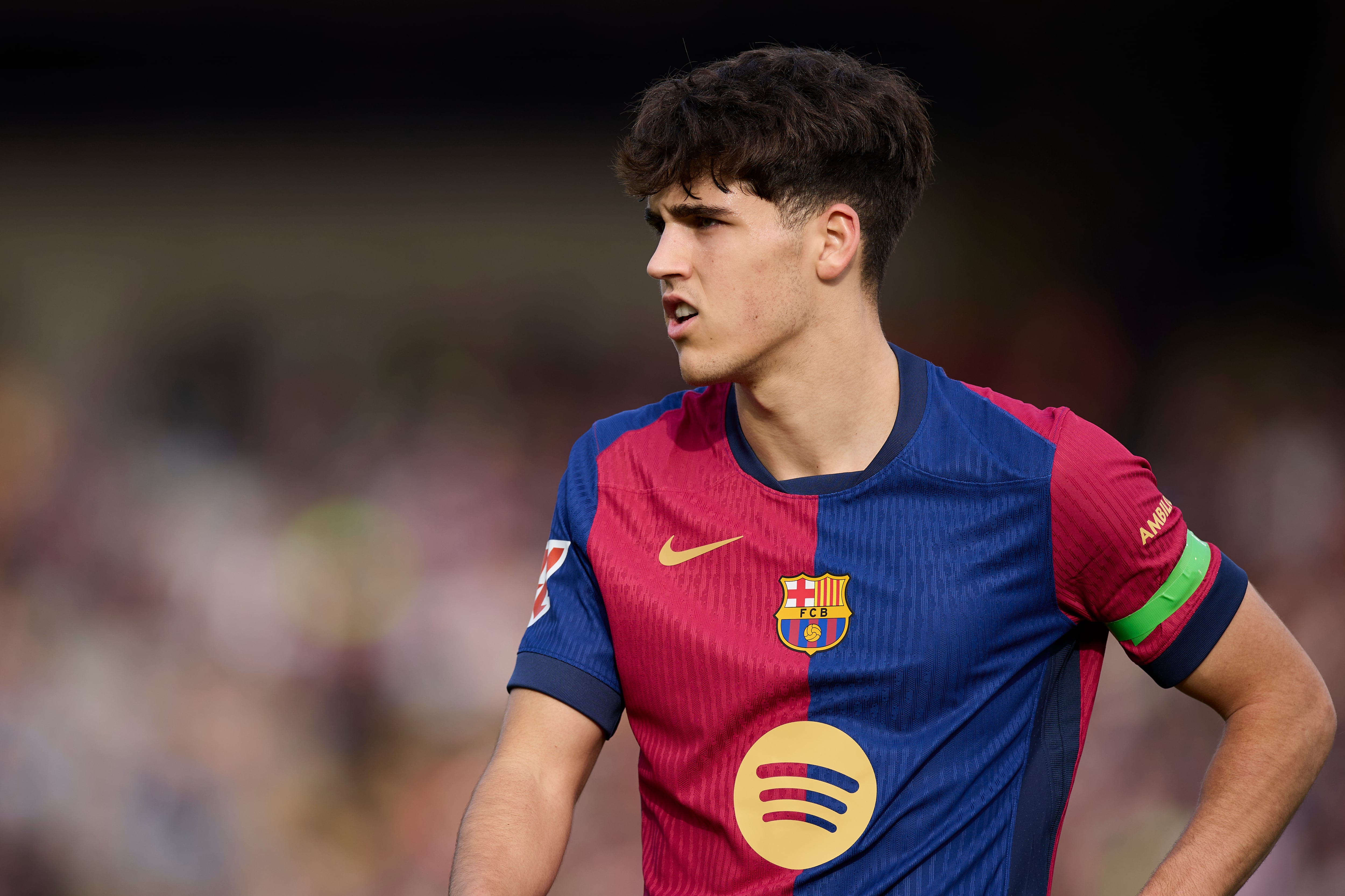 Pau Cubarsi, durante un partido con el FC Barcelona