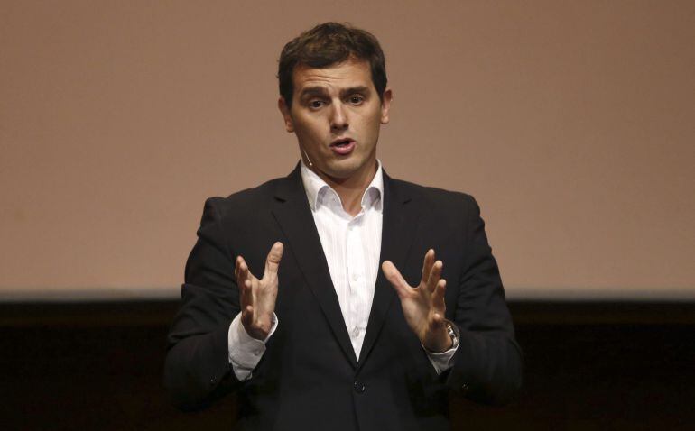 El presidente de Ciudadanos, Albert Rivera, durante la presentación del programa económico en el Teatro Goya de Madrid.