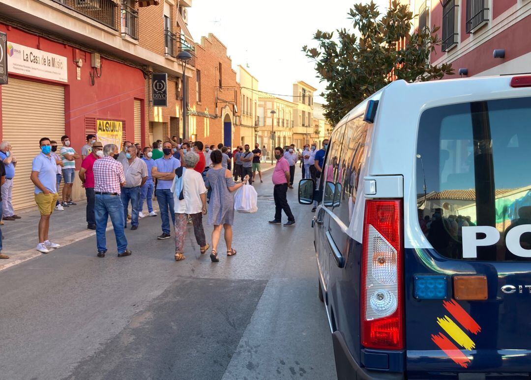 Más de un centenar de viticultores se concentran a las puertas de la D.O. Valdepeñas 