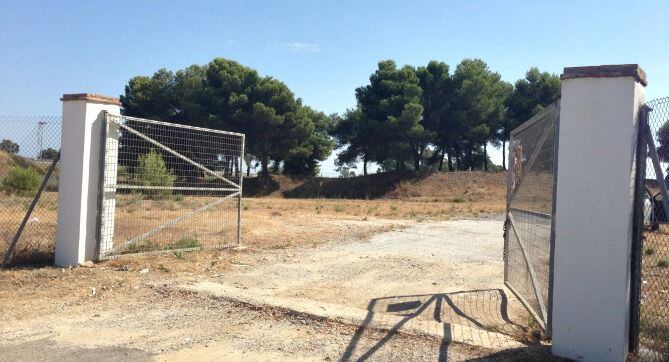 Entrada al Campamento Benítez (Málaga)