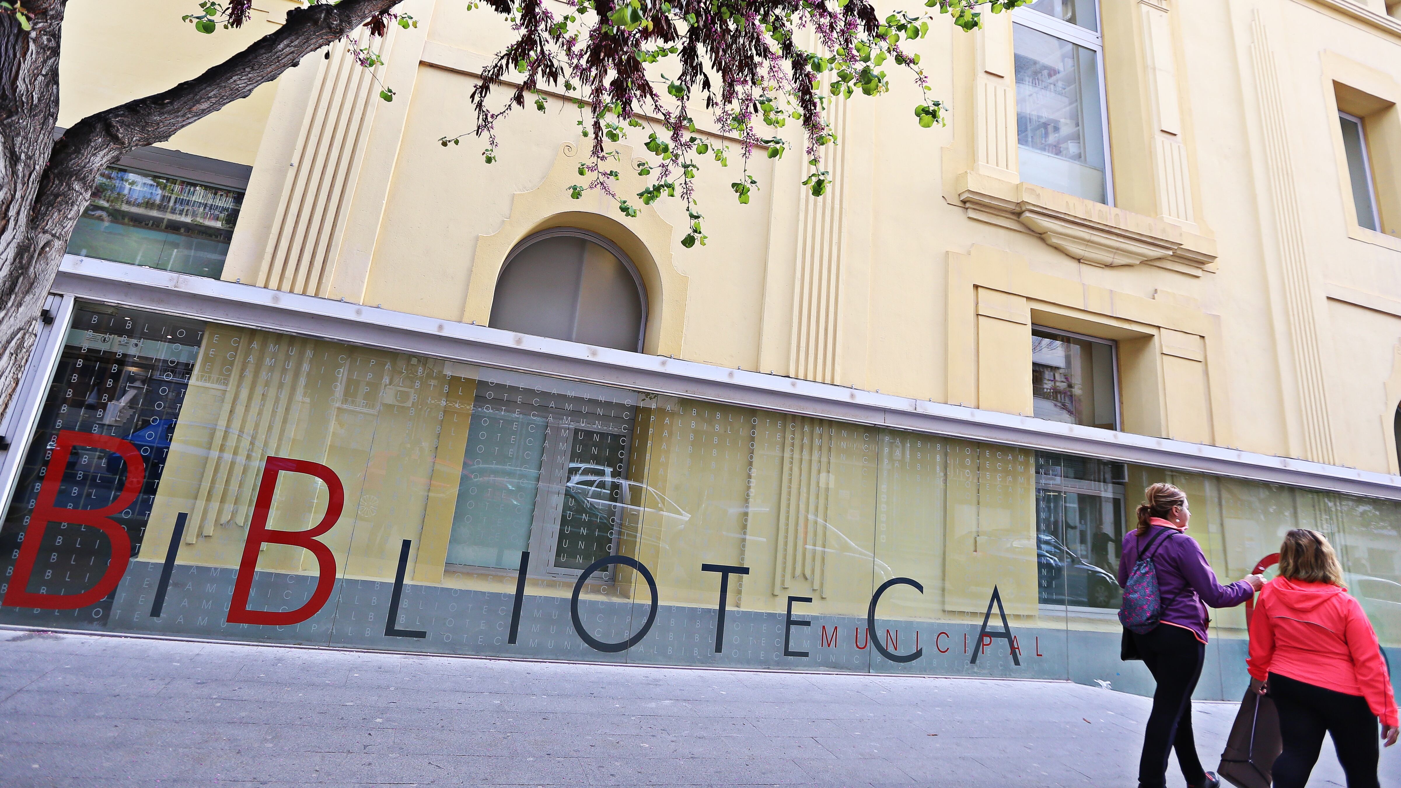 Fachada de la Biblioteca Municipal Alberto Navarro