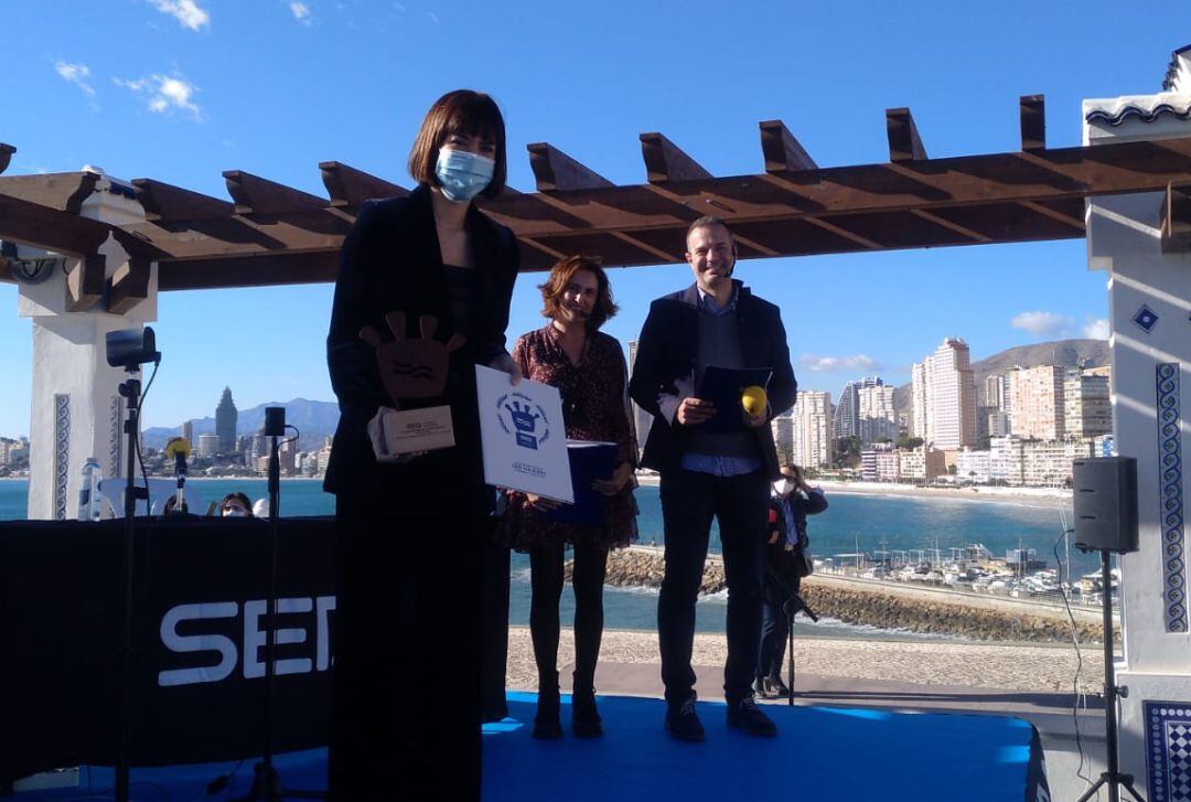 La alcaldesa de Gandia, Diana Morant, recibe el premio de SER Viajeros 