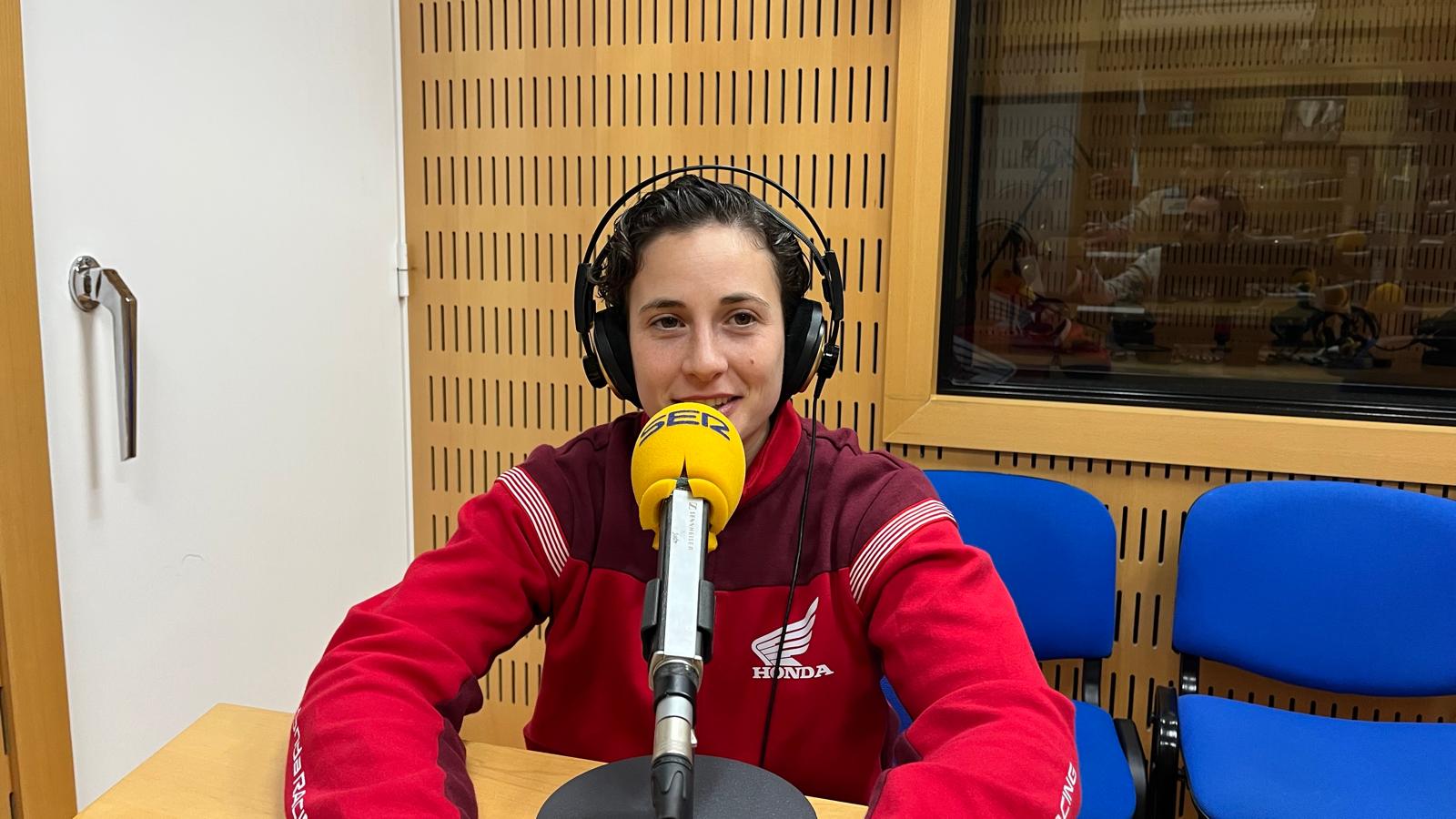 Ana Carrasco, piloto de motociclismo, en los estudios de Radio Murcia.