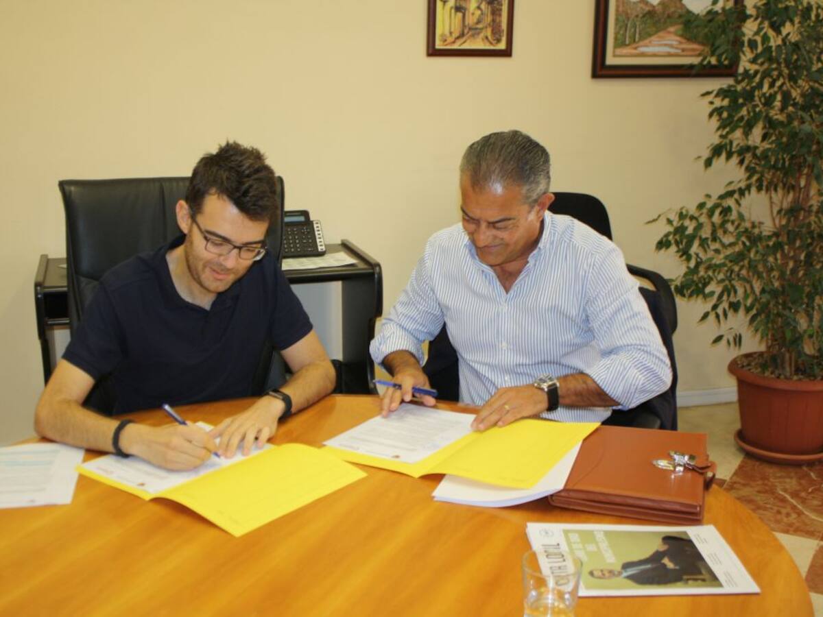 Novelda firma un convenio con la Cámara de Comercio para ofrecer cursos y talleres
