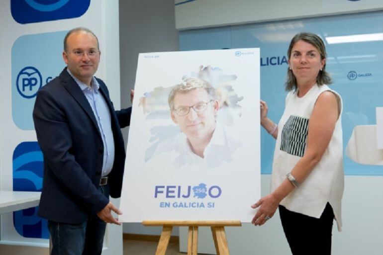 El secretario general del PPdeG, Miguel Tellado, junto a la vicesecretaria de acción electoral, Luisa Piñeiro, durante la presentación de la campaña.