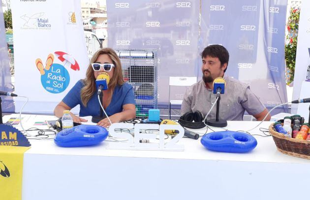 El concejal de Juventud y Deporte de Los Alcázares, Pedro Lamas, junto a Nazaret Navarro