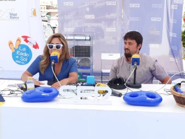 El concejal de Juventud y Deporte de Los Alcázares, Pedro Lamas, junto a Nazaret Navarro