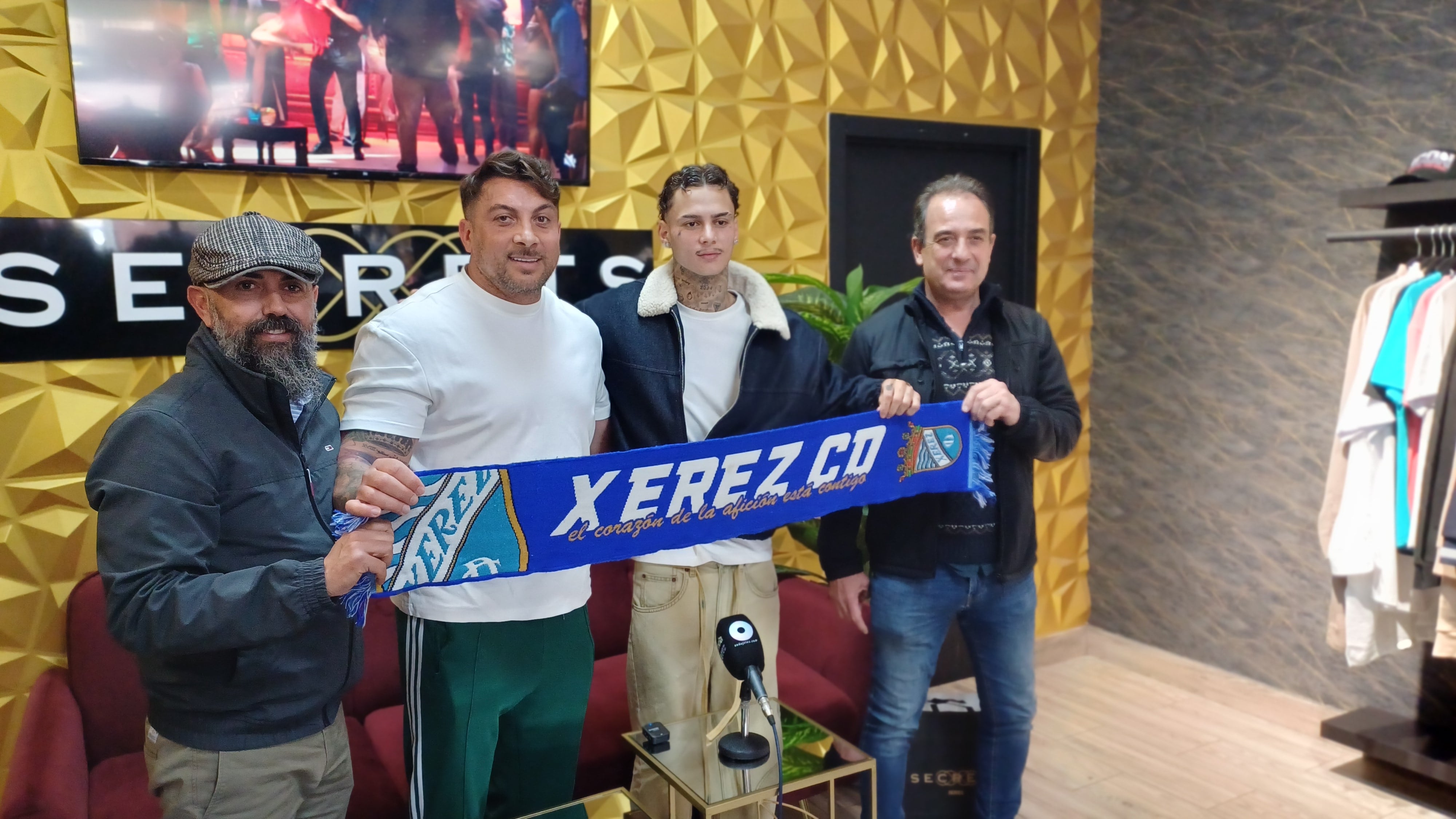 Joel Domínguez durante su presentación como jugador del Xerez CD