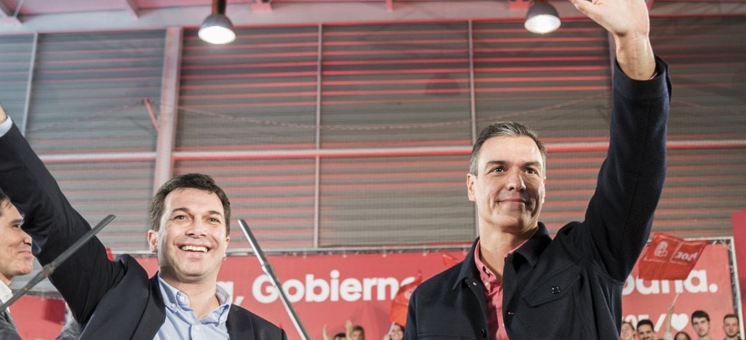 Pedro Sánchez acompañado del Secretario Xeral del PSdG-PSOE Gonzalo Caballero