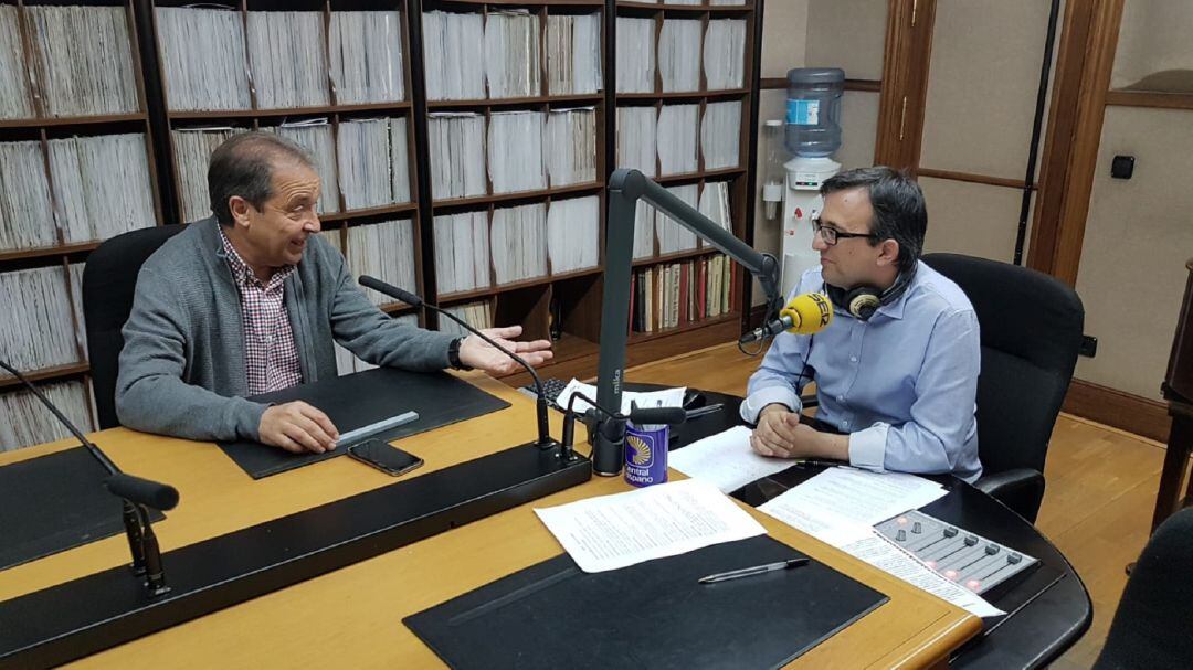 Juan Luis Gordo en los estudios de Radio Segovia