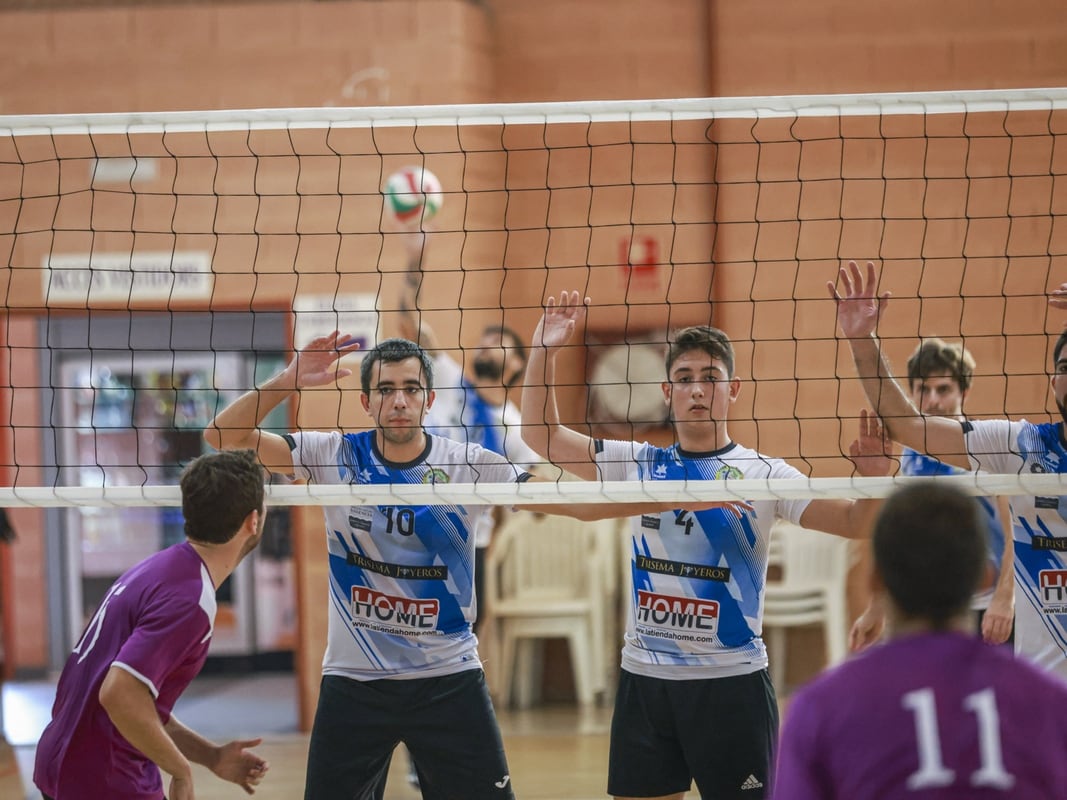 Los jugadores del CV Gandia durante el partido.