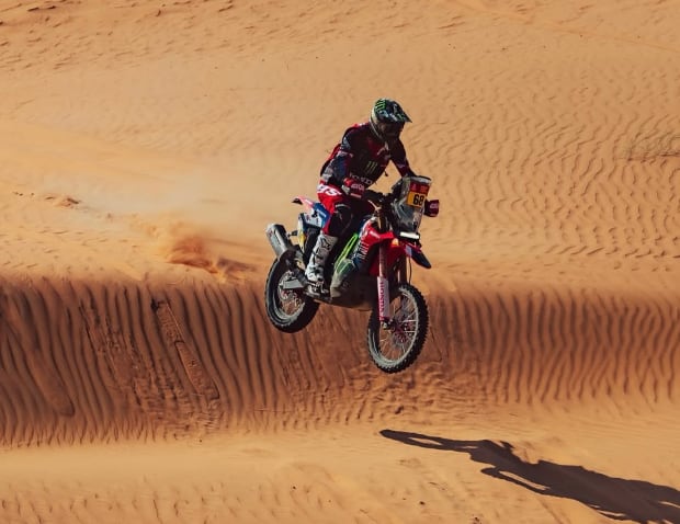 Tosha Schareina, durante una etapa del Dakar