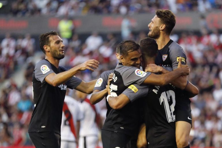 El Sevilla celebra uno de los goles