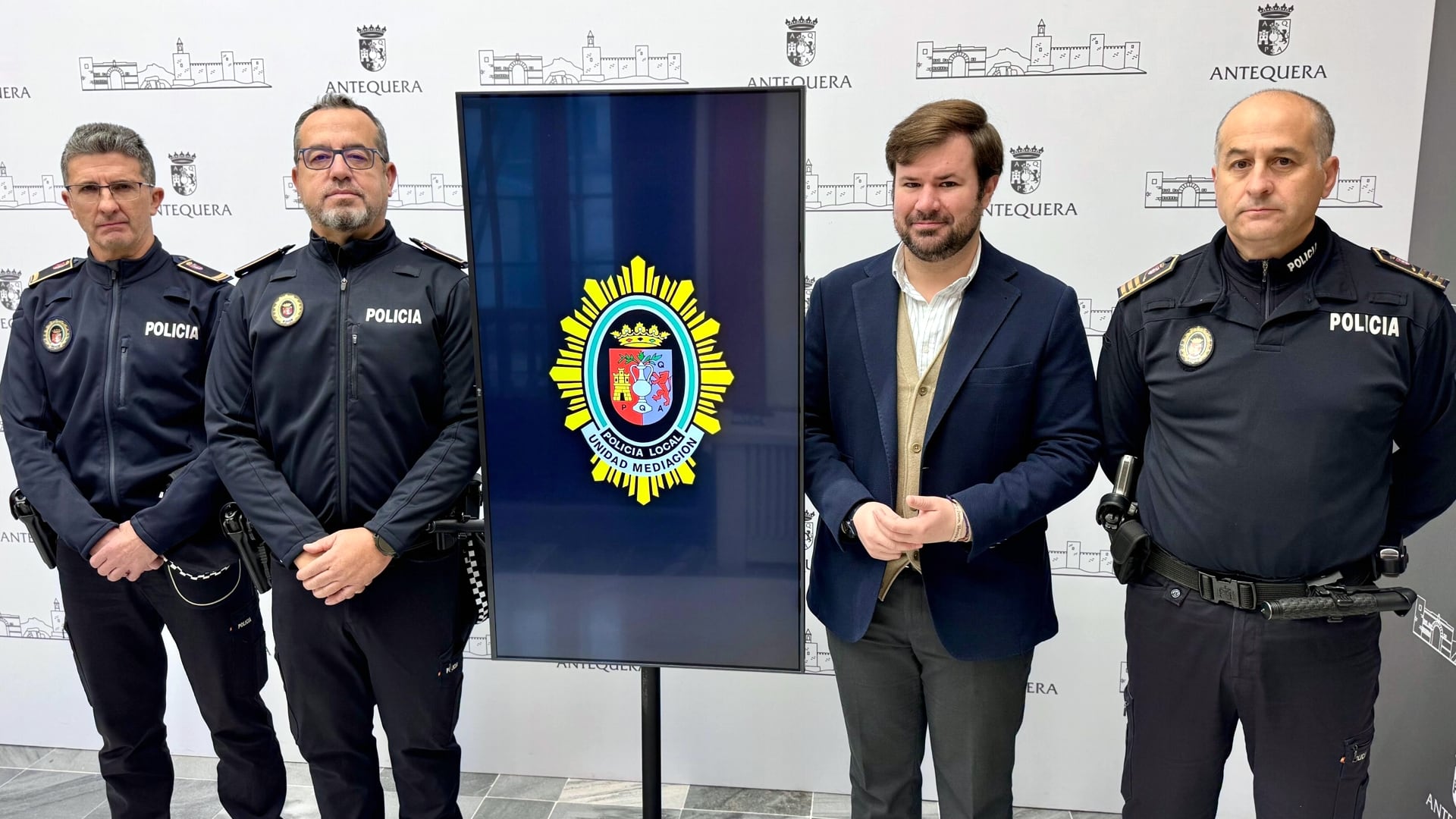 El concejal de Seguridad del Ayuntamiento de Antequera, Antonio García, presenta la Unidad de Mediación y Convivencia de la Policía Local
