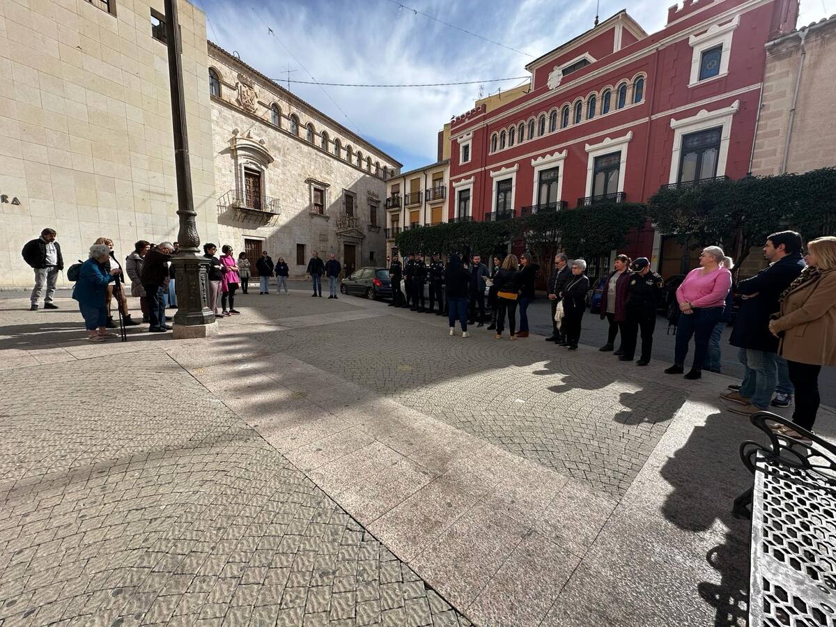 Concentración en Villena para condenar el asesinato machista en L`Alfàs del Pi