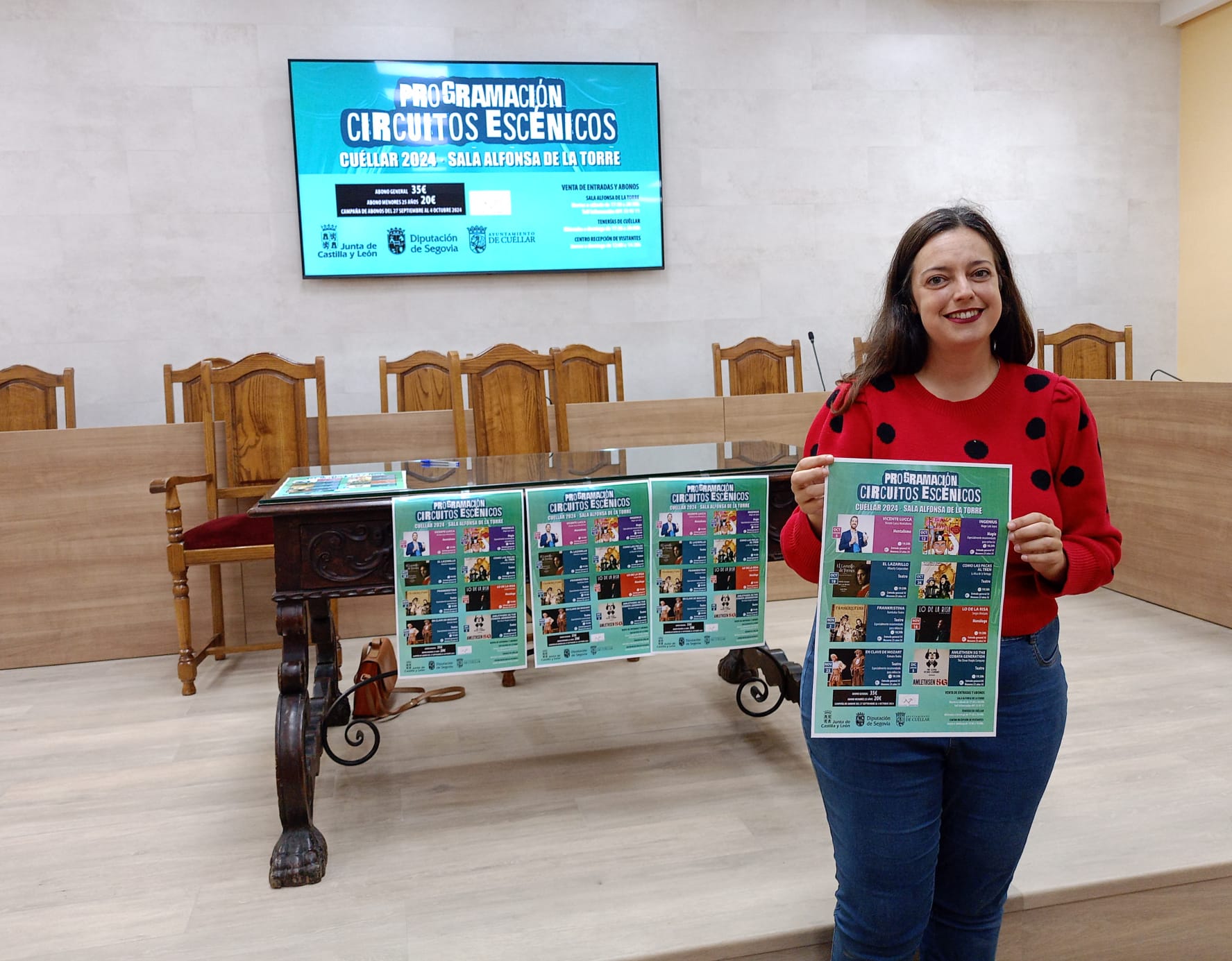 La concejal de Cultura, Maite Sánchez presenta la programación de Circuitos Escénicos que se celebra en Cuéllar