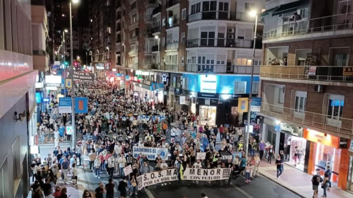 Multitudinaria manifestación en Murcia en defensa del Mar Menor