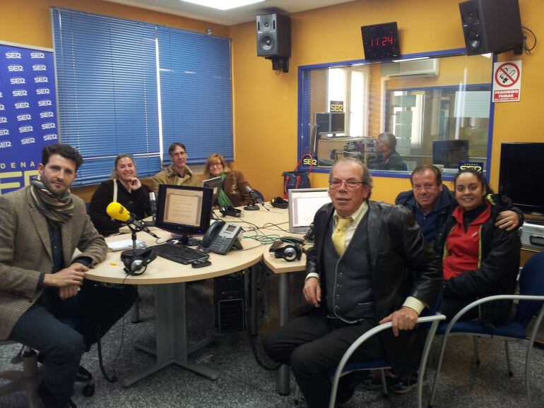 Miembros de Stop Desahucios Granada, durante la grabación de la entrevista ofrecida en Hoy por Hoy Granada.