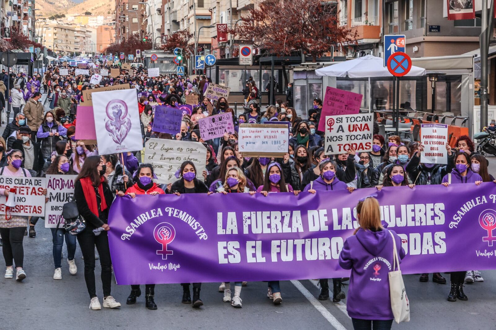 Manifestación en las calles de Petrer y Elda