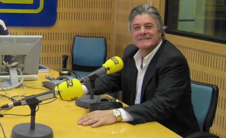 Foto de Archivo: El cantante Francisco en los estudios de Radio Valencia