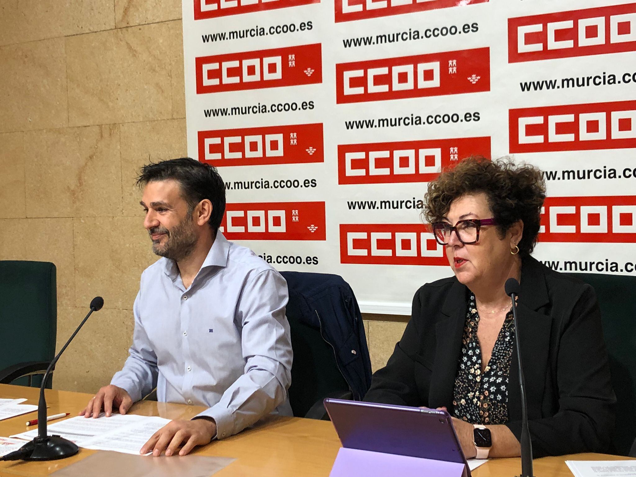 Miguel Ángel López y Gertrudis Peñalver, de CCOO Región de Murcia