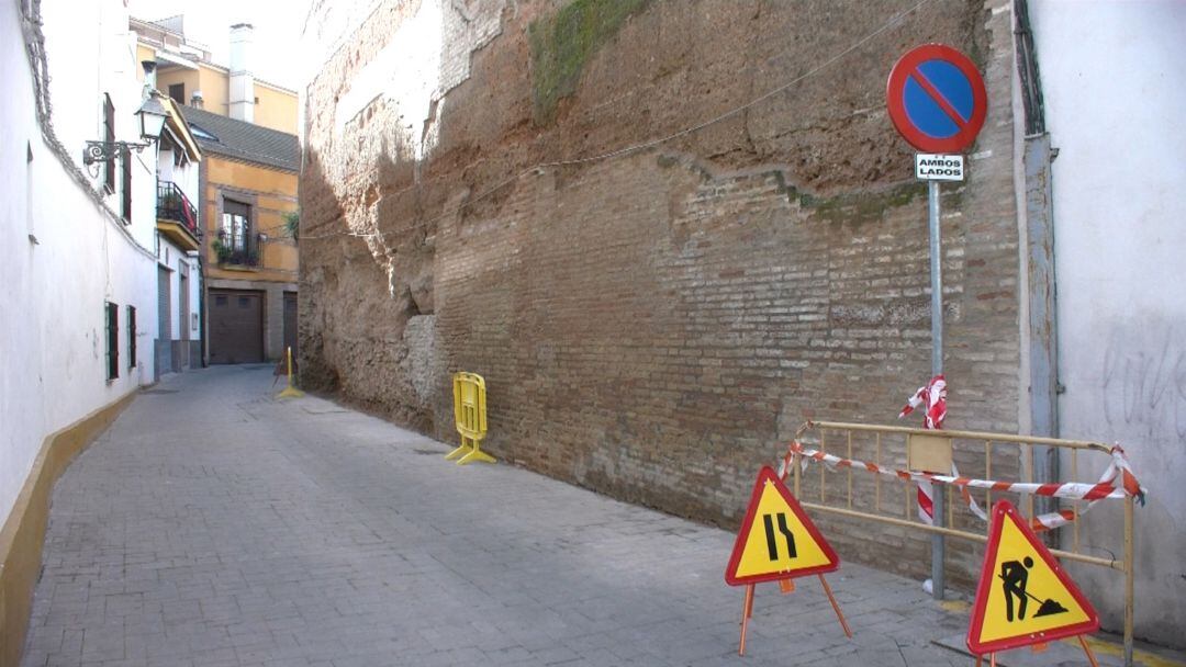 Muralla almohade en la calle Luis Vives