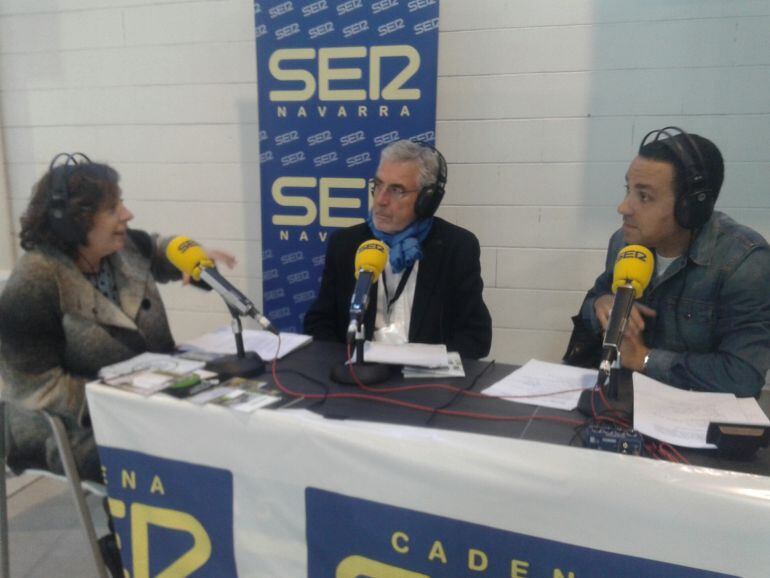 José Miguel Knorr, presidente y organizador de la feria, acompañado de la consejera Isabel Elizalde y del conductor del programa, Jaime González