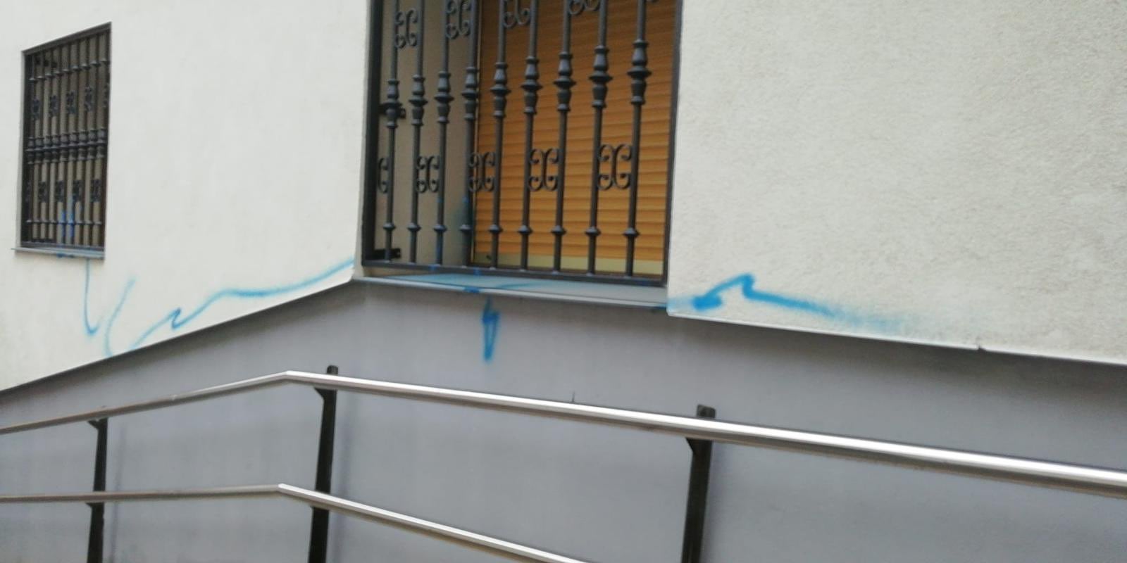 Pintadas en el domicilio de Iván Jiménez, concejal calagurritano popular