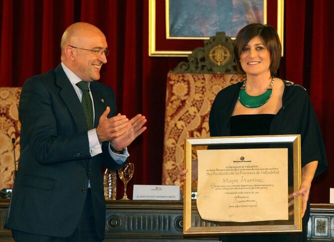 Jeús Julio Carnero, presidente de la Diputación de Valladolid, nombra a la exatleta Mayte Martínez Hija Predilecta de la Provincia.