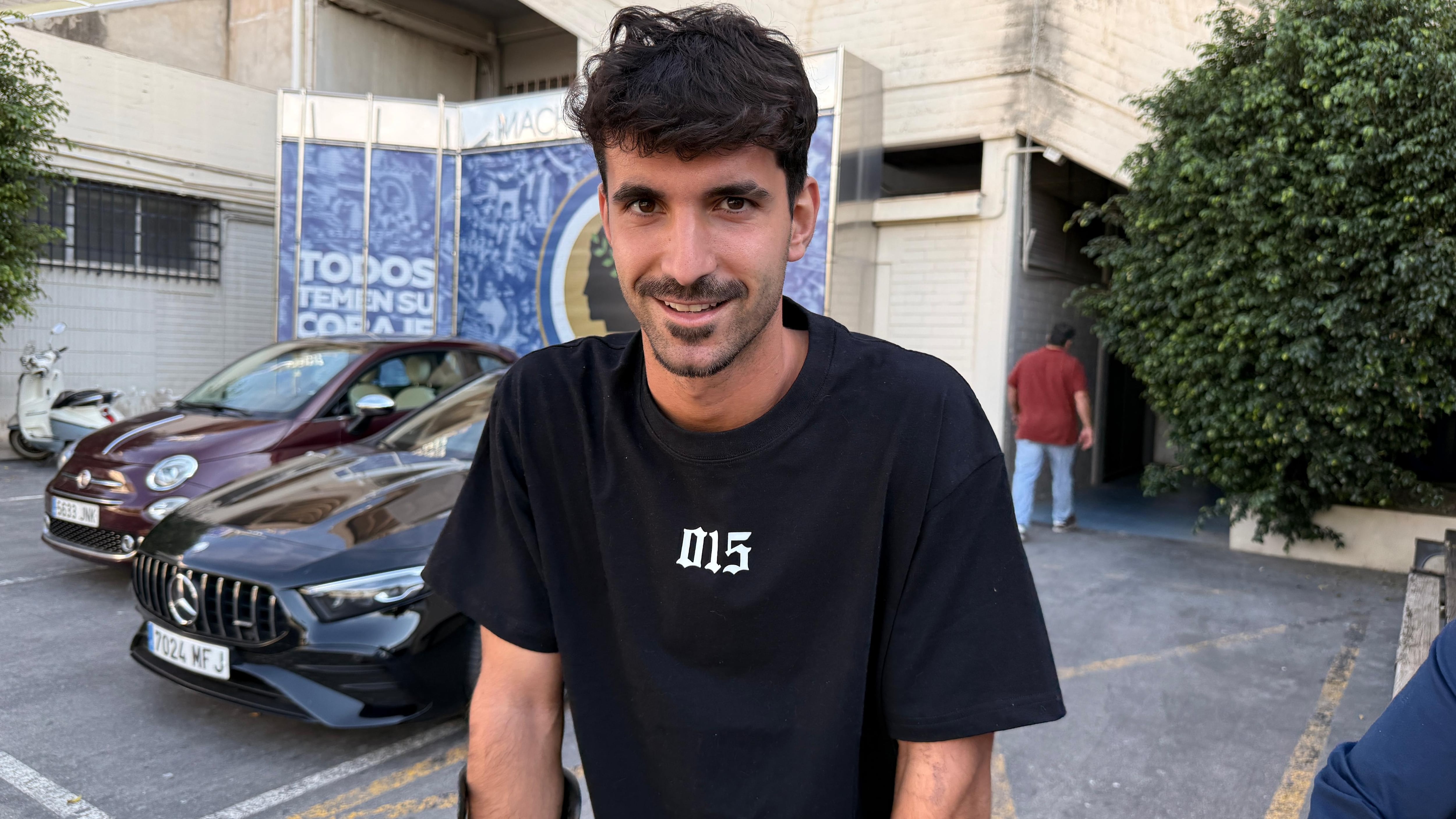 Imagen del Oriol Soldevila saliendo de los vestuarios del Rico Pérez