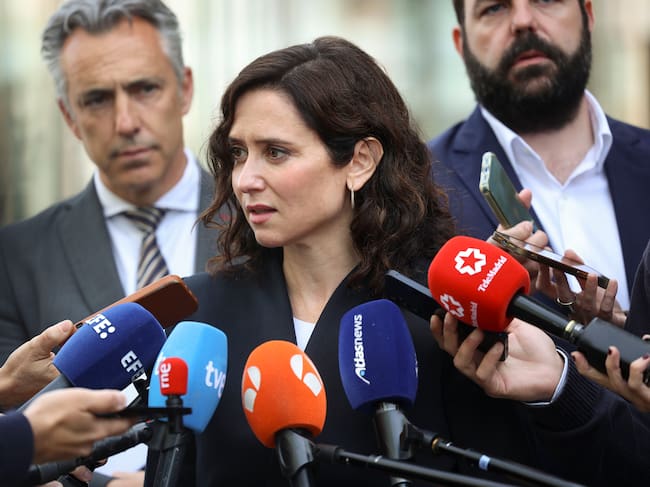 La presidenta de la Comunidad de Madrid, Isabel Díaz Ayuso, ante los medios de comunicación