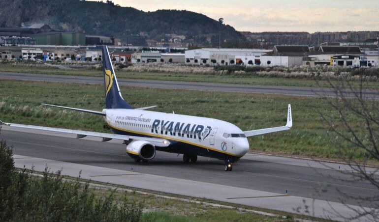 Uno de los aviones de Ryanair en el Seve Ballesteros.