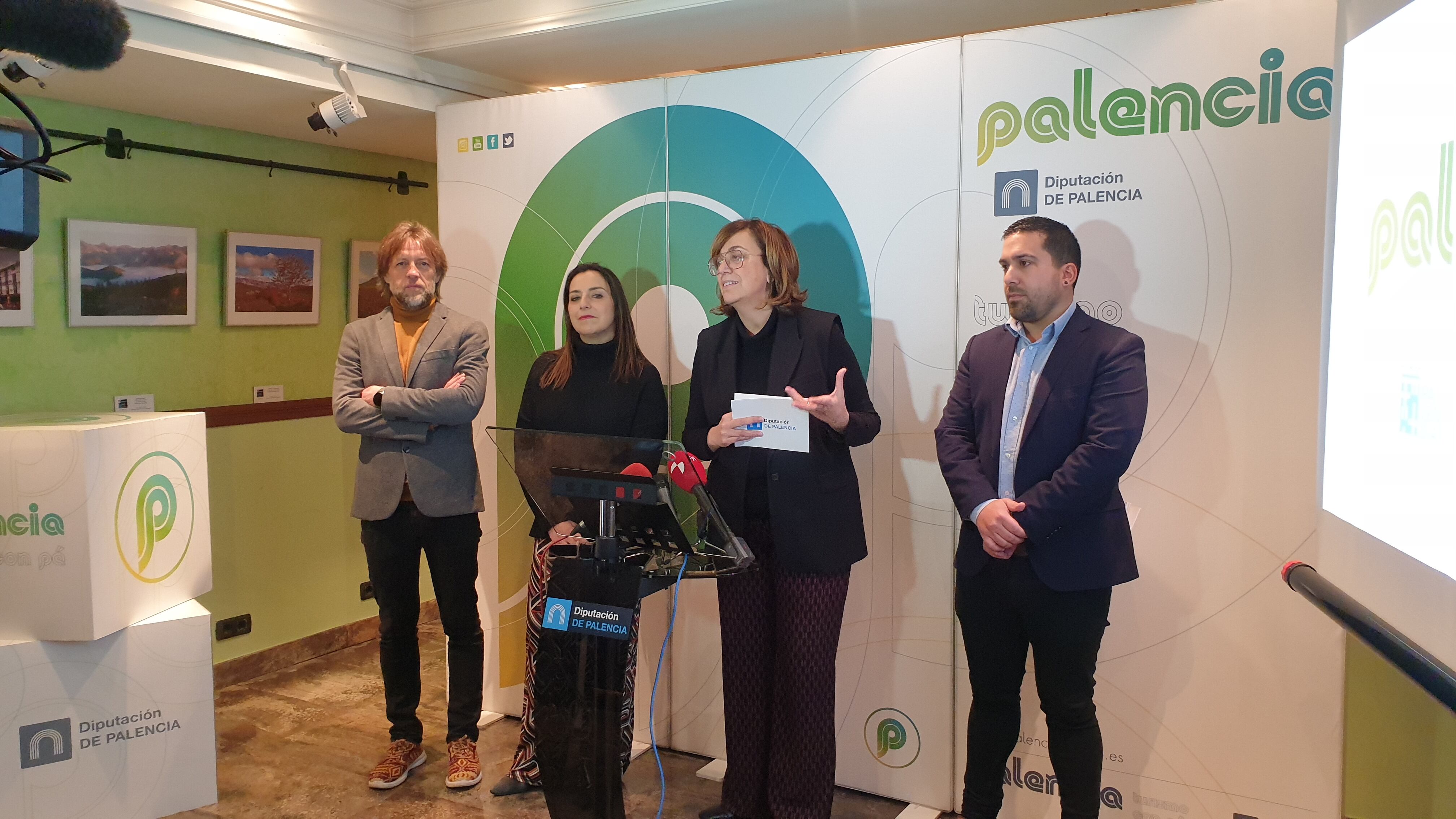 Francisco fernández, Miriam Andrés, Ángeles Armisén y Fran pérez durante la presentación de la oferta turística de Palencia en Fitur 2024