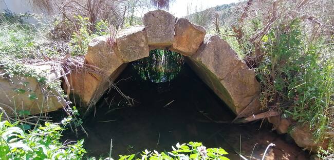Puente sobre el Guadazaón en Monteagudo de las Salinas.