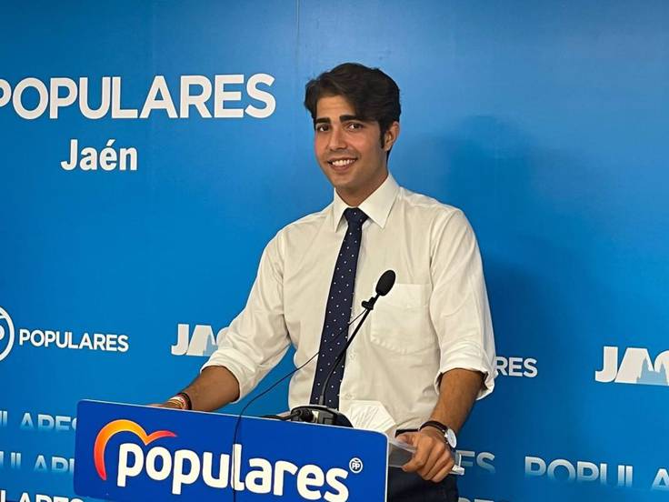 El edil del PP de Jaén, Manuel Palomares, durante una intervención pública ante los medios de comunicación