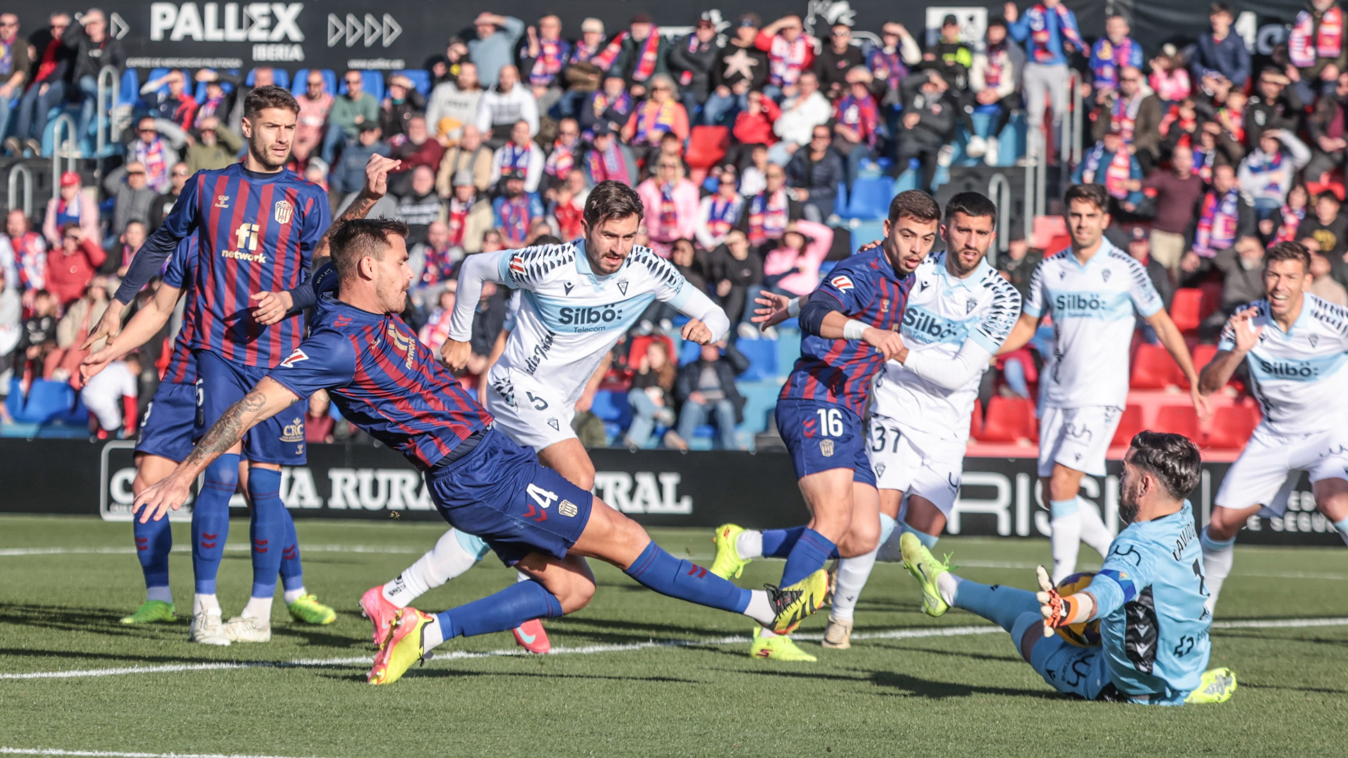 El Eldense fue una caricatura de equipo ante el Cádiz