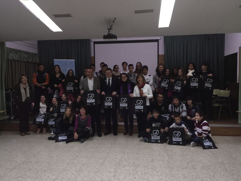 Ximo Puig, Mónica Oltra y Carlos González en el instituto de Carrús