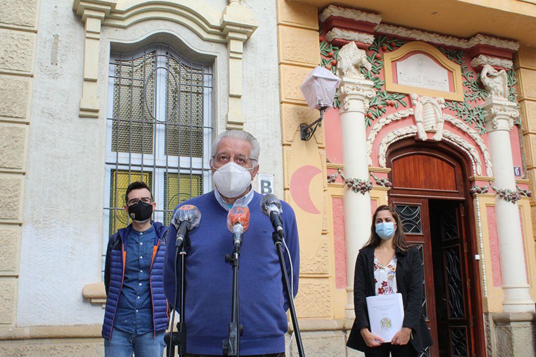 Anuncio de la declaración de Fiestas de Interés Turístico Autonómico de los Moros y Cristianos de Novelda 