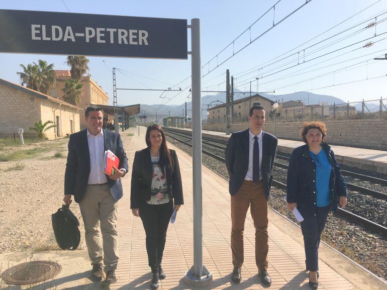 Campos, Pedrero, Alfaro y Blanquer en la Estación Elda-Petrer