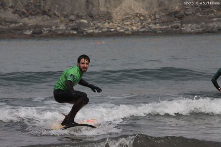 Surfak osasun fisikoa eta mentala lantzen ditu