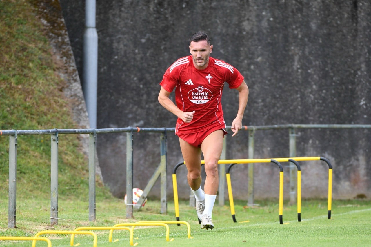 Lucas Pérez, en el entrenamiento de este lunes (foto: Racing Club Ferrol)