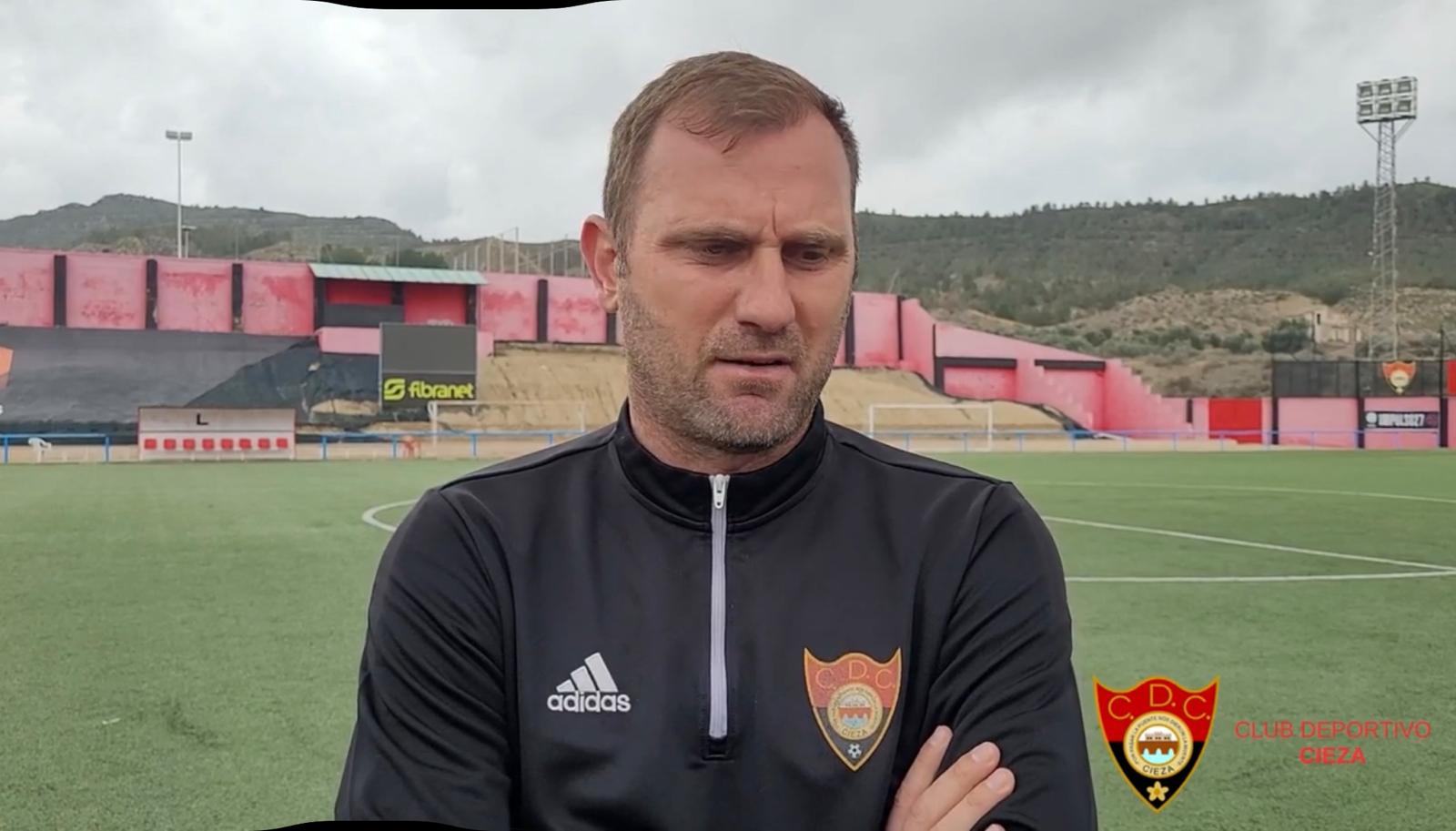 Ranko Despotovic, entrenador del CD Cieza, en una rueda de prensa