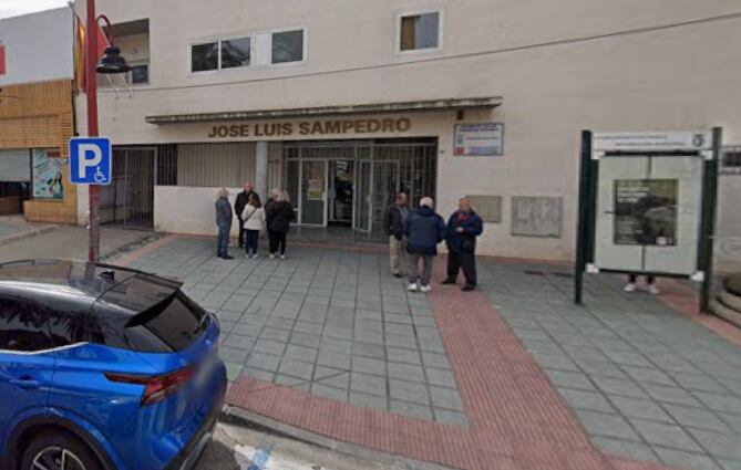 Fachada del centro municipal de mayores José Luis Sampedro de Parla.