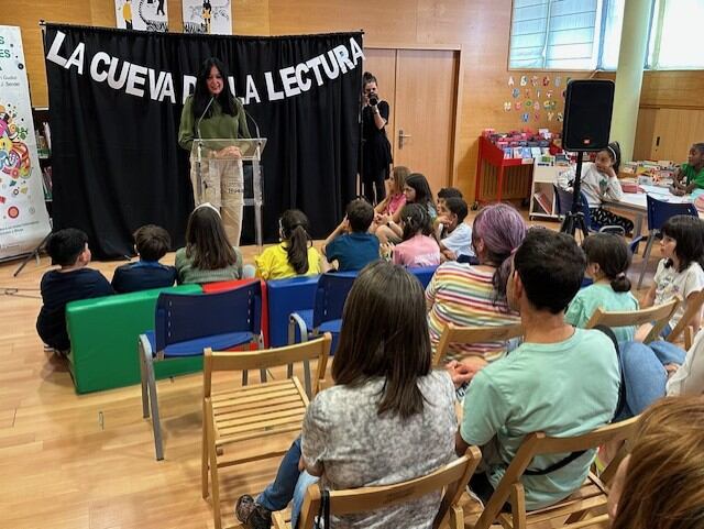 Acto de inauguración de &#039;La Cueva de Lectura&#039; en la biblioteca Ramón J. Sender