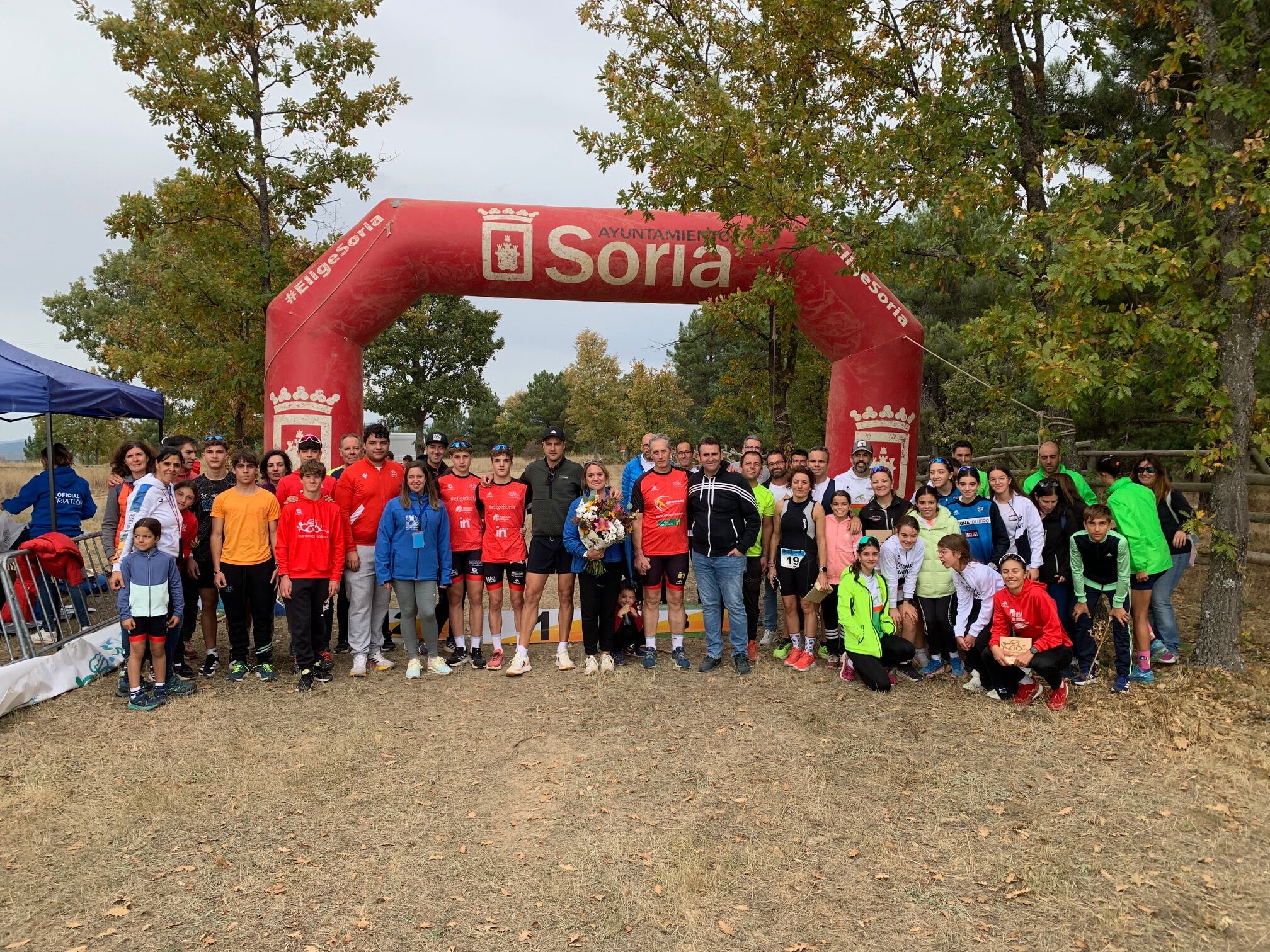 Foto de familia en el Duatlón Ciudad de Soria-Memorial María García, en El Pinarcillo.