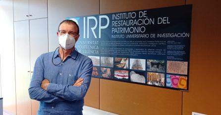 El catedrático Salvador Muñoz Viñas, responsable del Grupo de Restauración del Papel del Instituto de Restauración del Patrimonio de la UPV