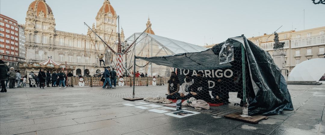 Activistas enjaulados en María Pita